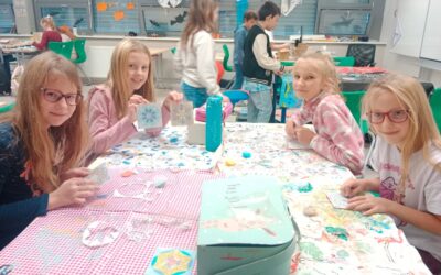 4. A: Jak jsme pískovali a tvořili s keramickou hlínou