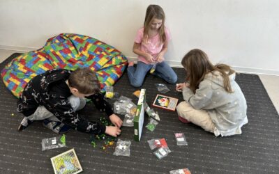 4. E: Pár fotek z výtvarky a pixel art