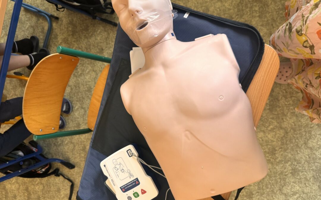 Nová resuscitační figurína a AED ve výuce